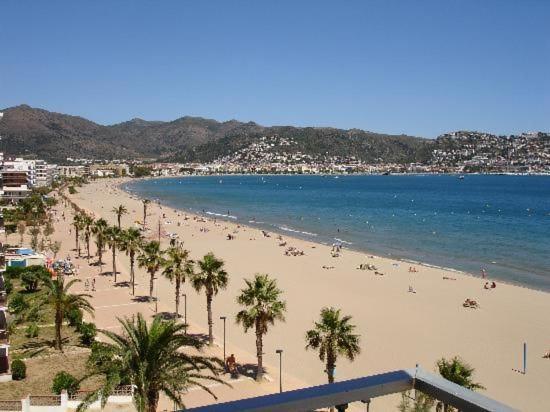 Apartamentos Playa La Perola Росес Екстериор снимка